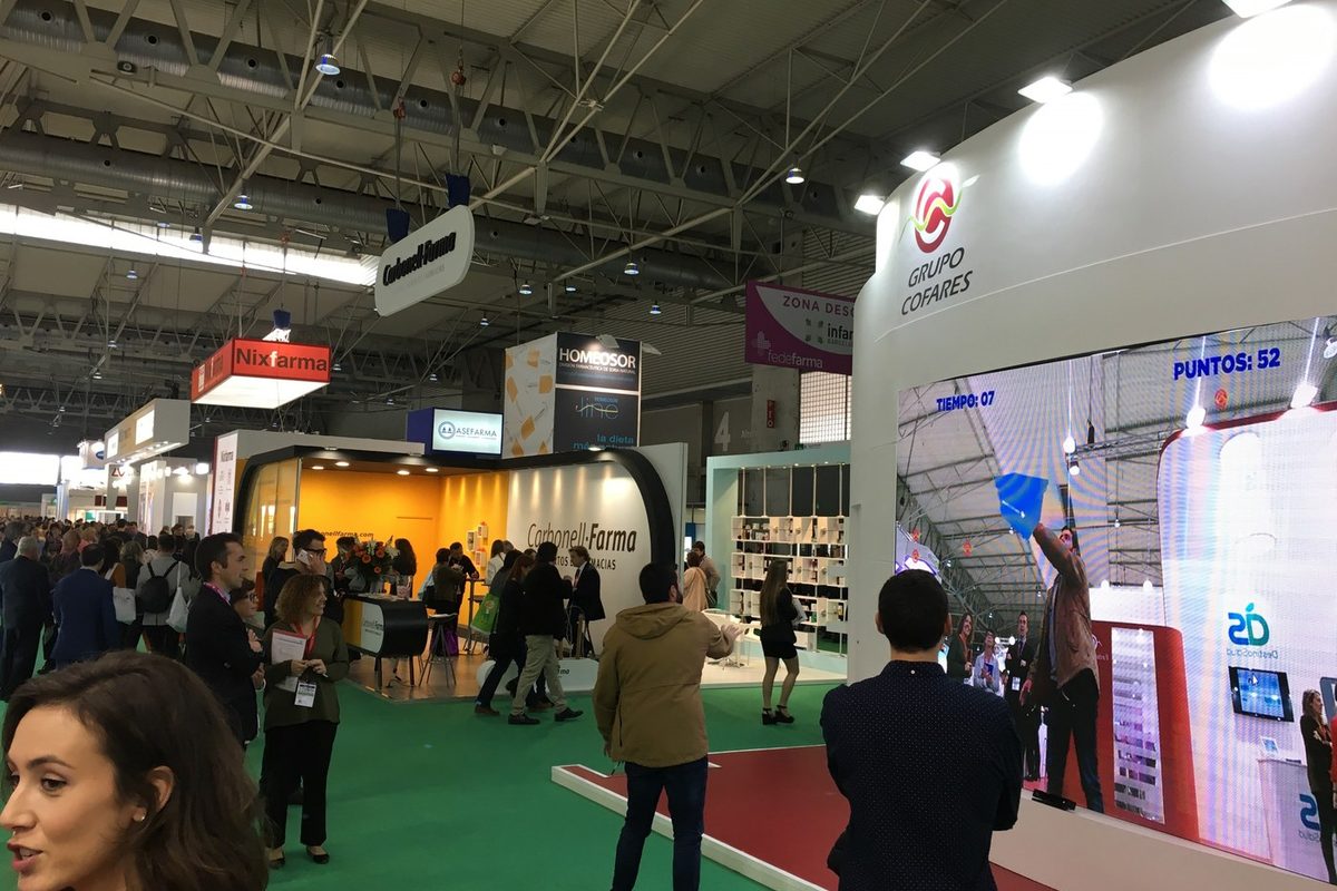 Tarifas de alquiler de pantallas táctiles y equipos interactivos para eventos