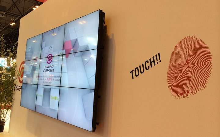 Alquiler de videowall 2x2 de 46 pulgadas con marco ultrafino para eventos